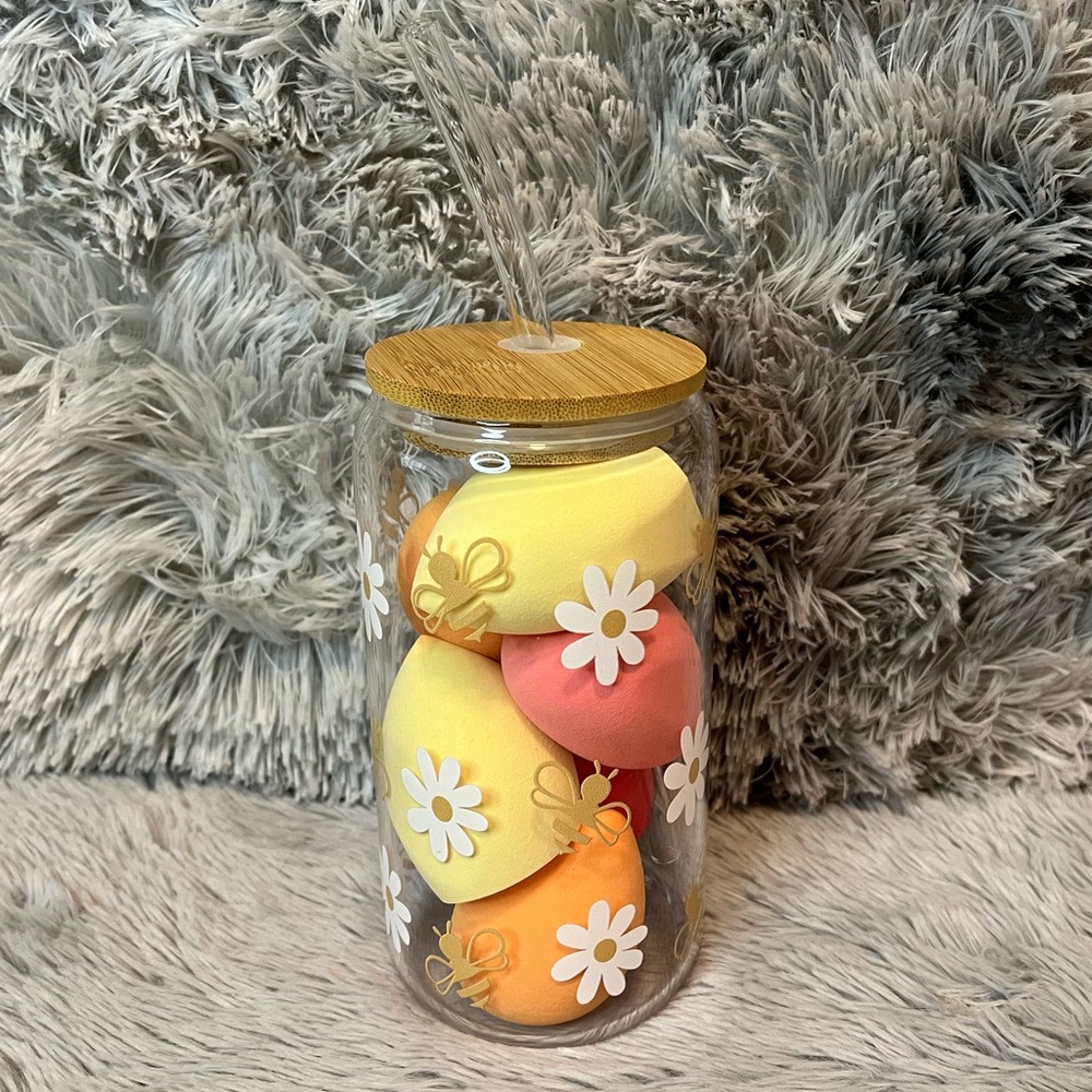 ๐16oz Bee and Daisy Glass Tumbler Beauty Blender Set